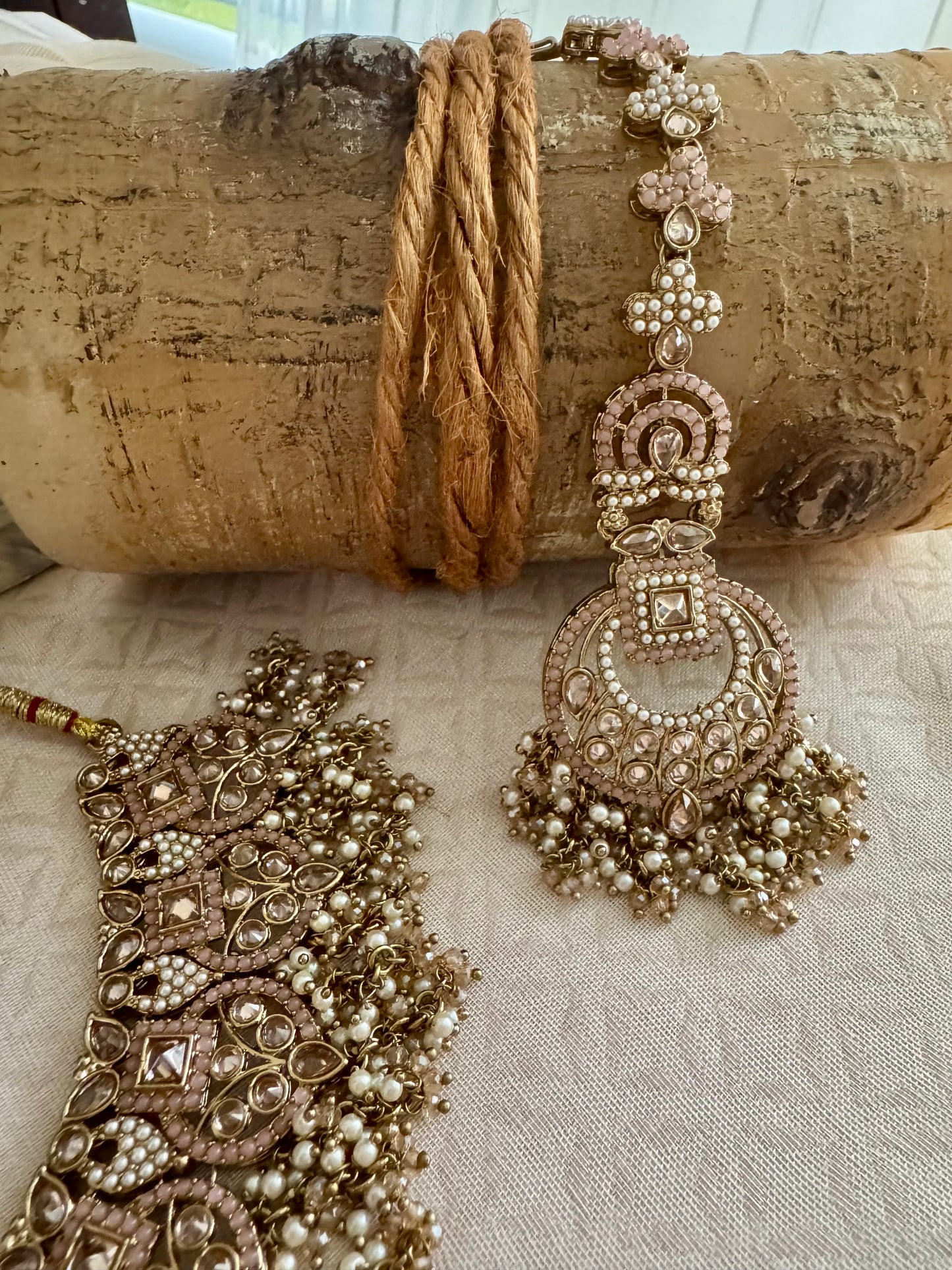 LEAH LIGHT PINK NECKLACE SET