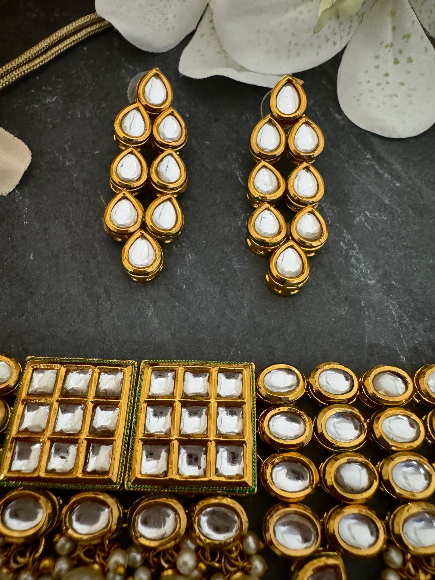 DEVI GOLD KUNDAN CHOKER SET