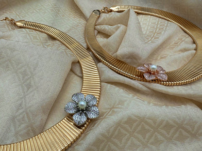 Alina Magnetic Hasli Necklace With Flower Button