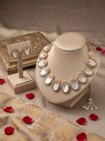 ESHA NOIR & PEARL ROYALE NECKLACE STUD SET
