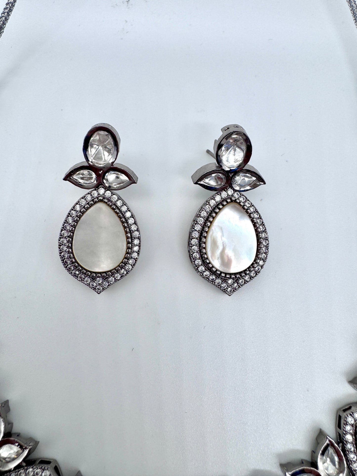 Prisha Mother of Pearl Necklace Set