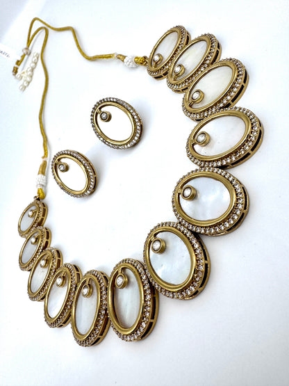Esha Mother of Pearl Necklace Set