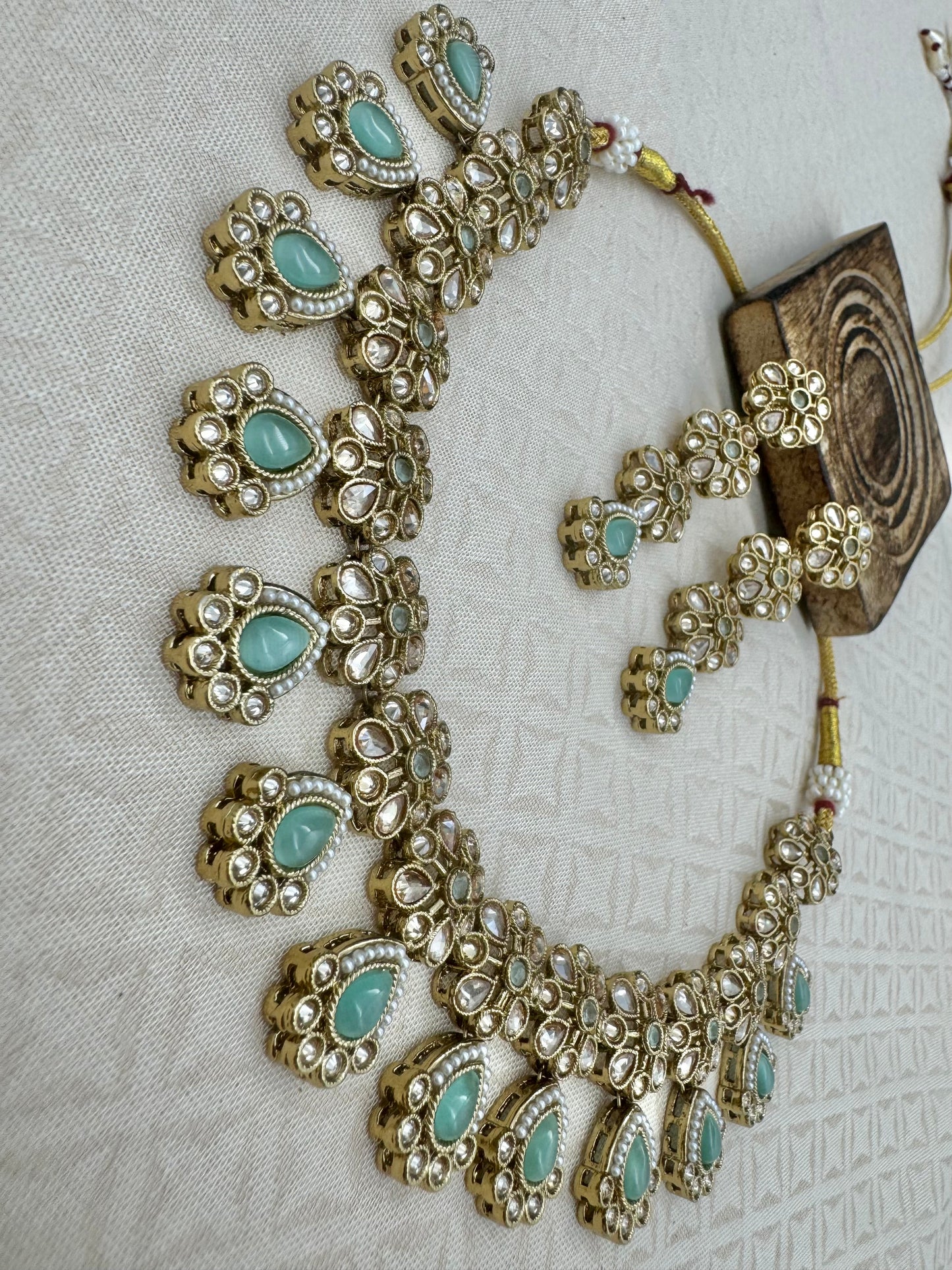 RIMAYA PASTEL GREEN NECKLACE SET