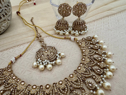 ANVI PEARL NECKLACE SET