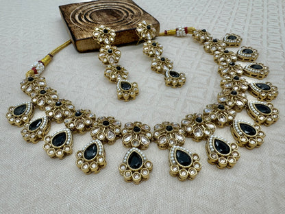 RIMAYA BLACK NECKLACE SET