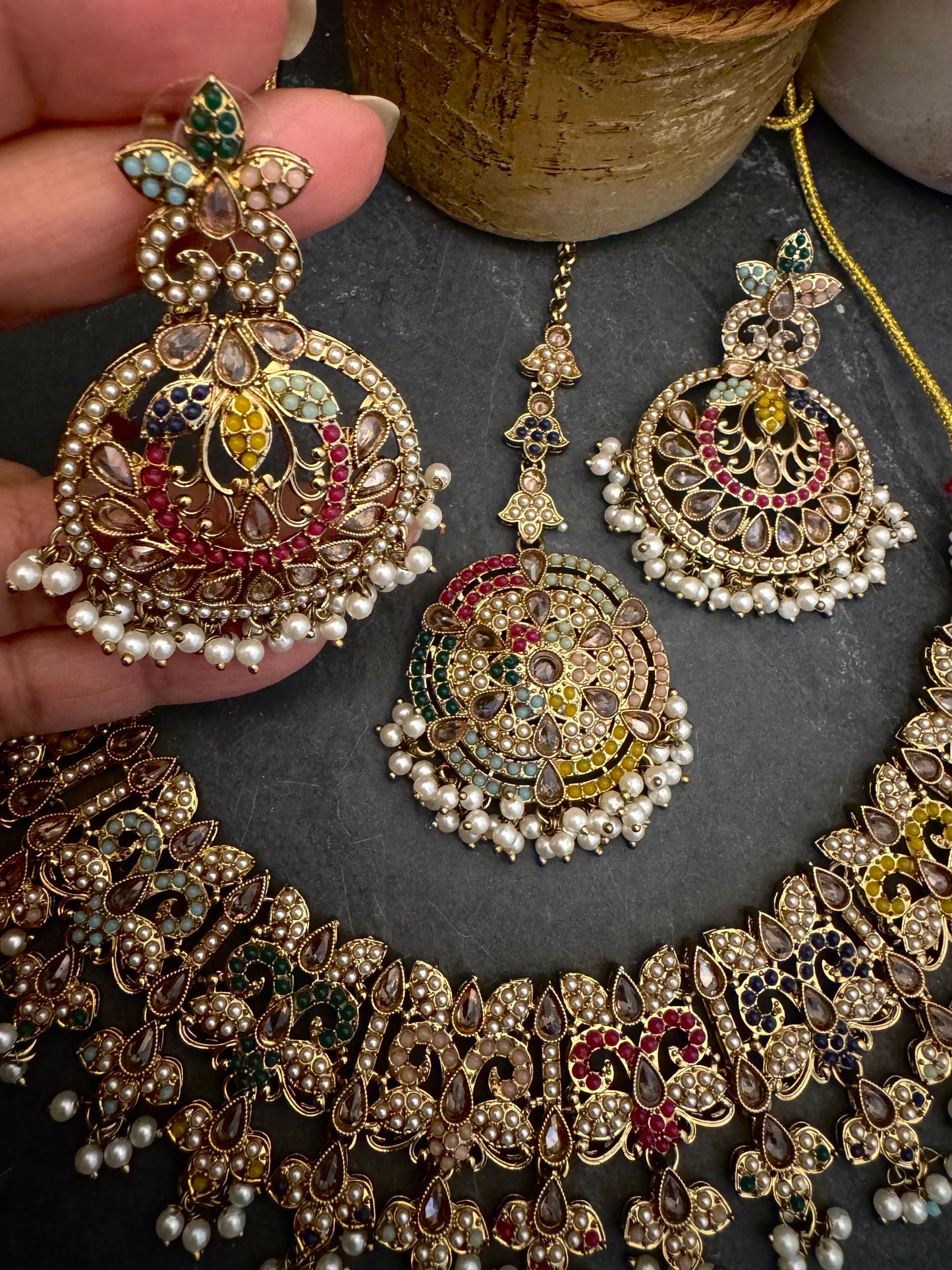 SUKRITI NAVRATAN NECKLACE SET