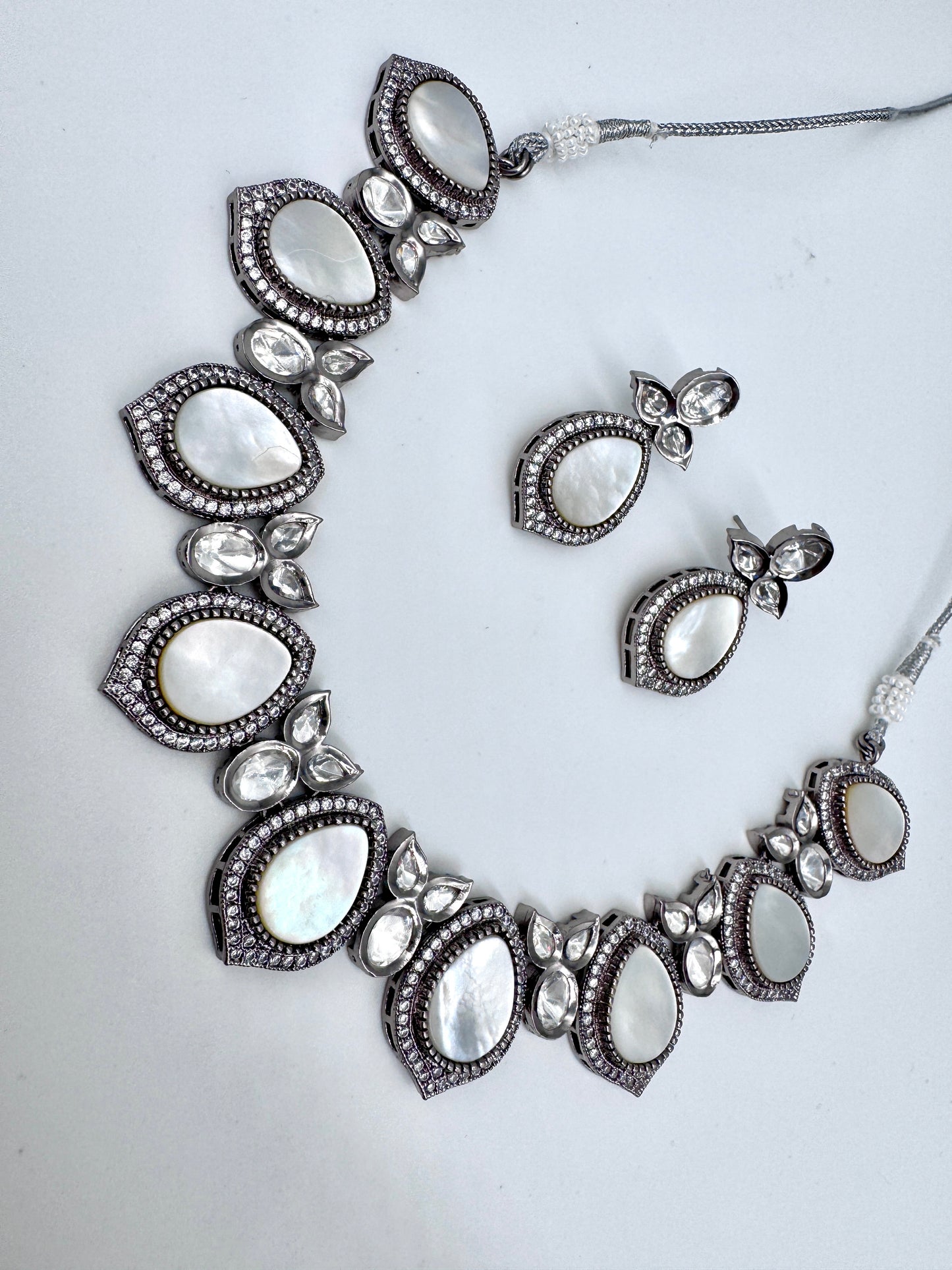 Prisha Mother of Pearl Necklace Set
