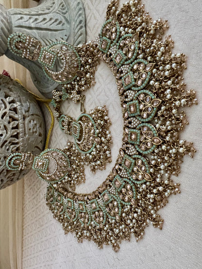 LEAH SAGE GREEN NECKLACE SET