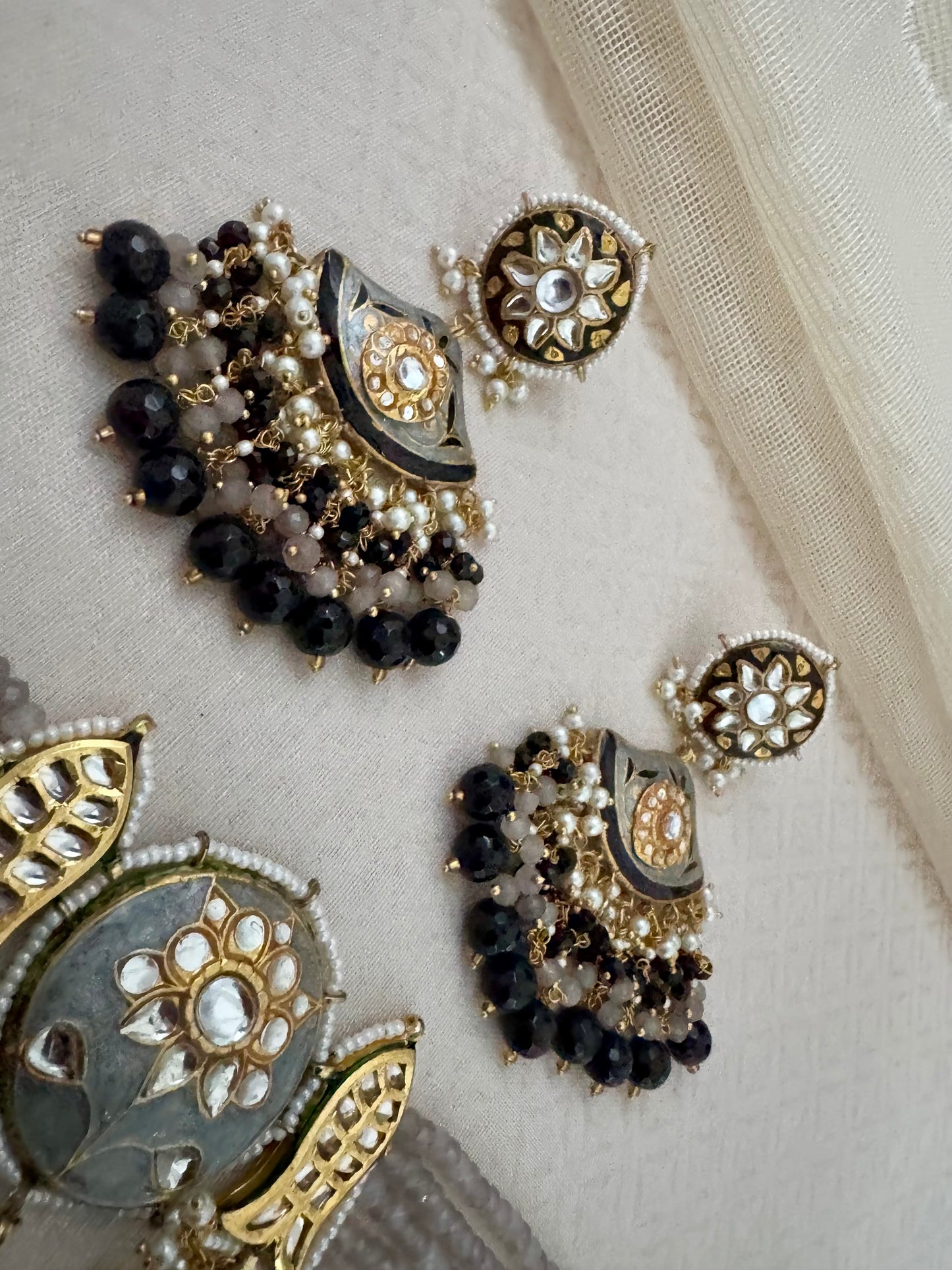 ESHA MEENAKARI GRAY-BLACK CHOKER SET