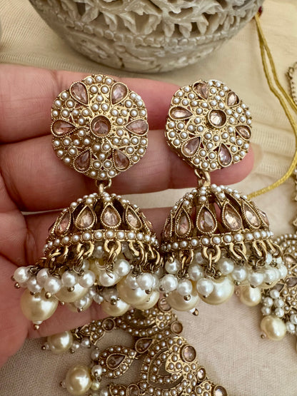 ANVI PEARL NECKLACE SET