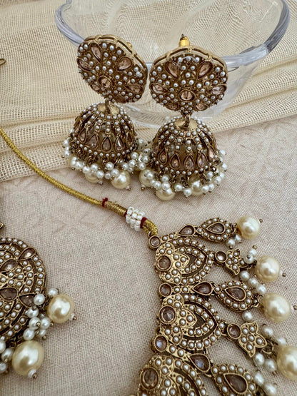 ANVI PEARL NECKLACE SET