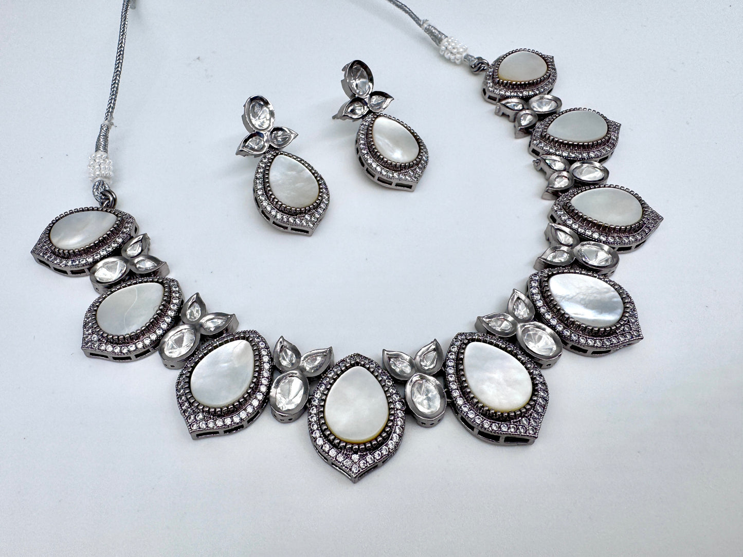 Prisha Mother of Pearl Necklace Set