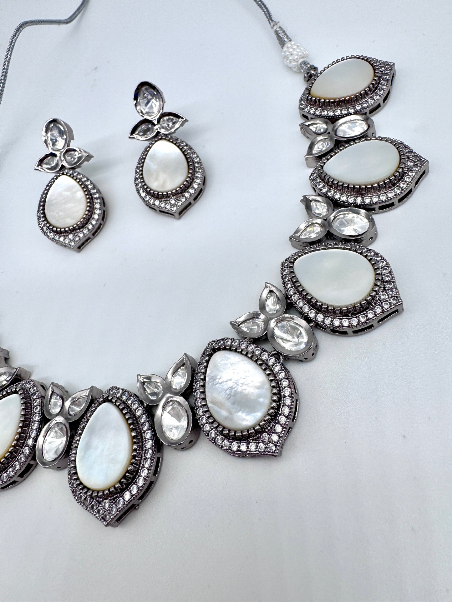 Prisha Mother of Pearl Necklace Set