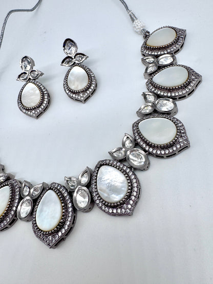 Prisha Mother of Pearl Necklace Set