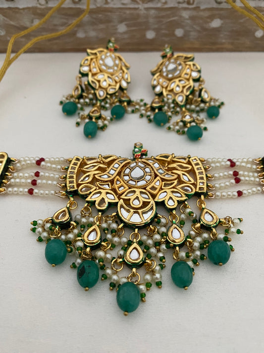 AKRITI KUNDAN CHOKER SET