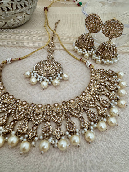 ANVI PEARL NECKLACE SET