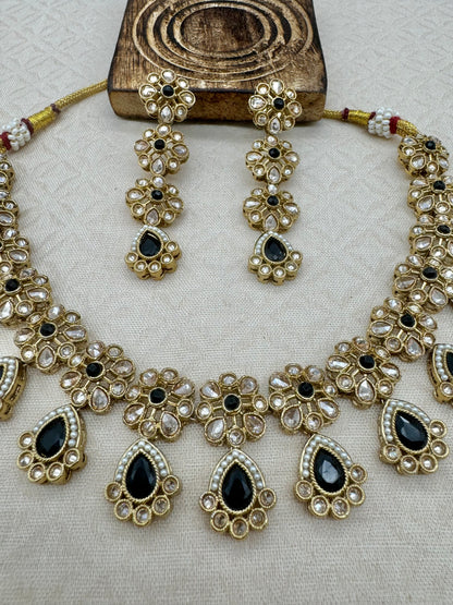 RIMAYA BLACK NECKLACE SET