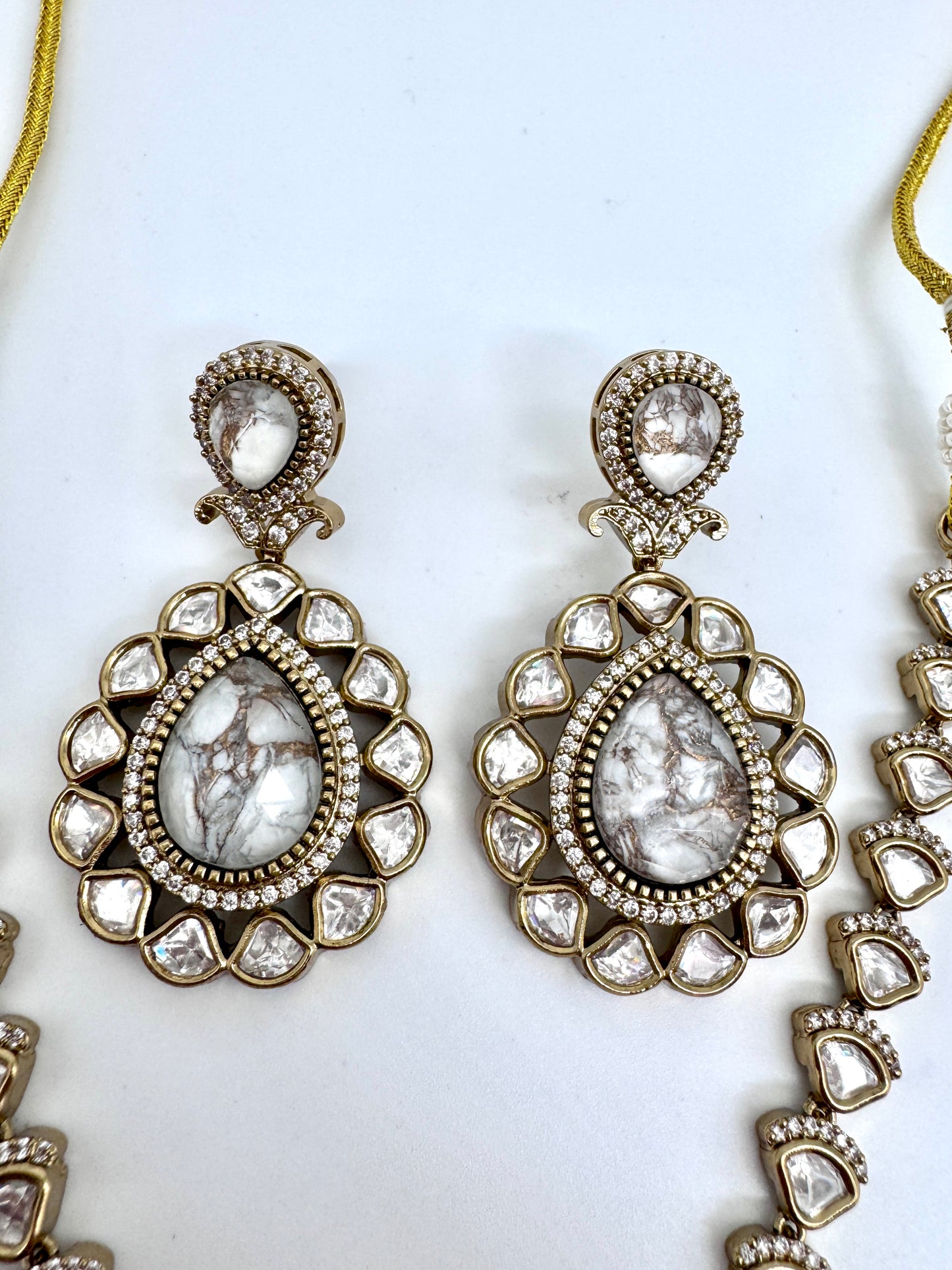 Devika White Agate Pendant Necklace Set