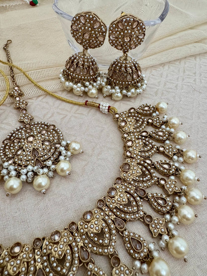 ANVI PEARL NECKLACE SET
