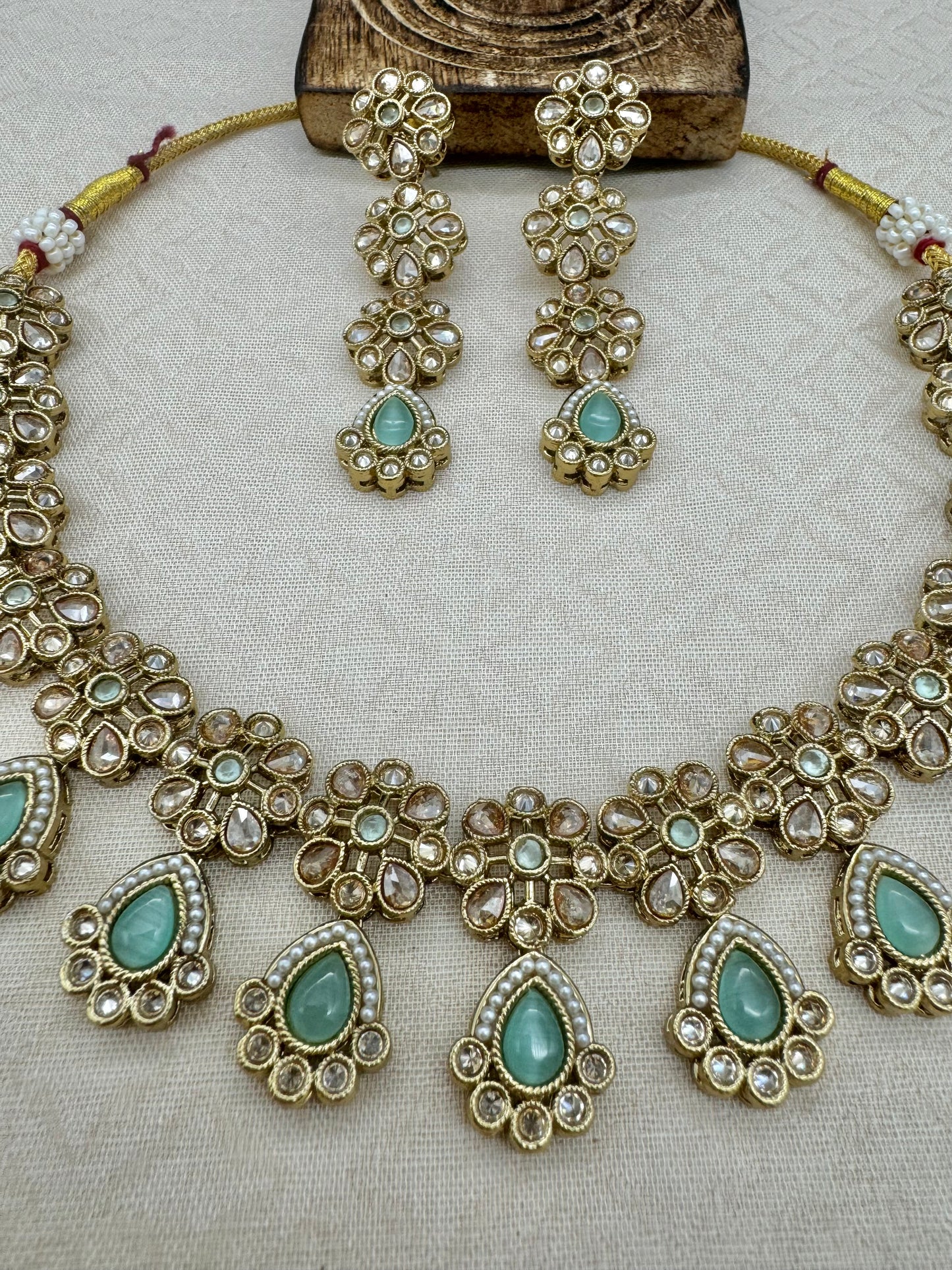 RIMAYA PASTEL GREEN NECKLACE SET