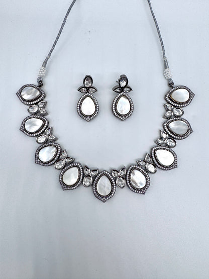 Prisha Mother of Pearl Necklace Set