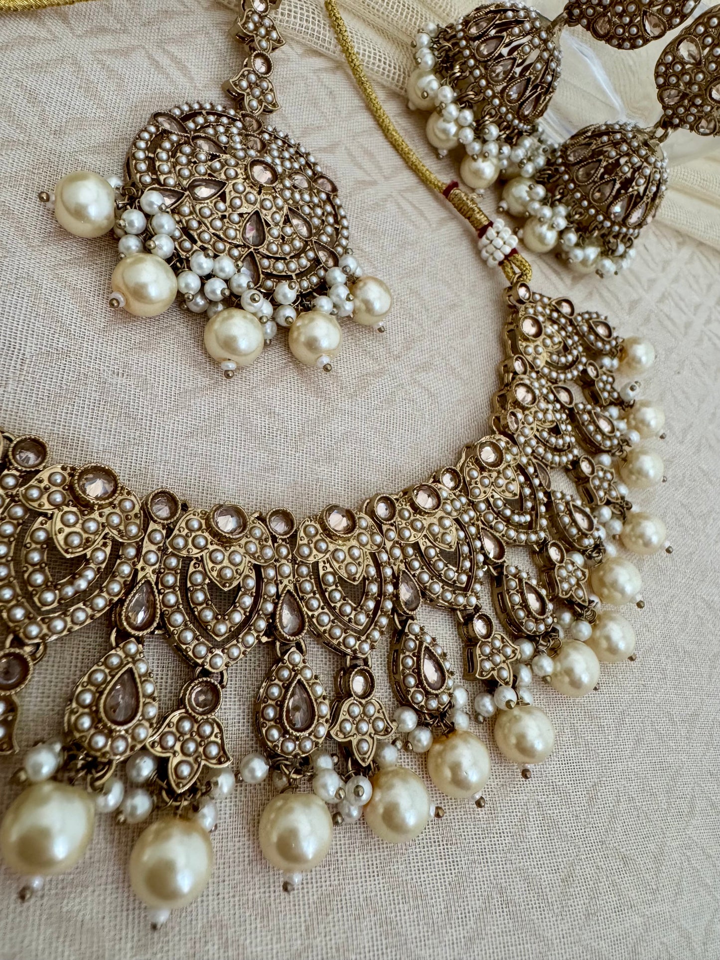 ANVI PEARL NECKLACE SET