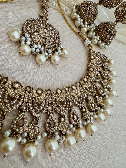 ANVI PEARL NECKLACE SET