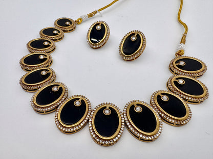 Esha Black Oval Necklace Set