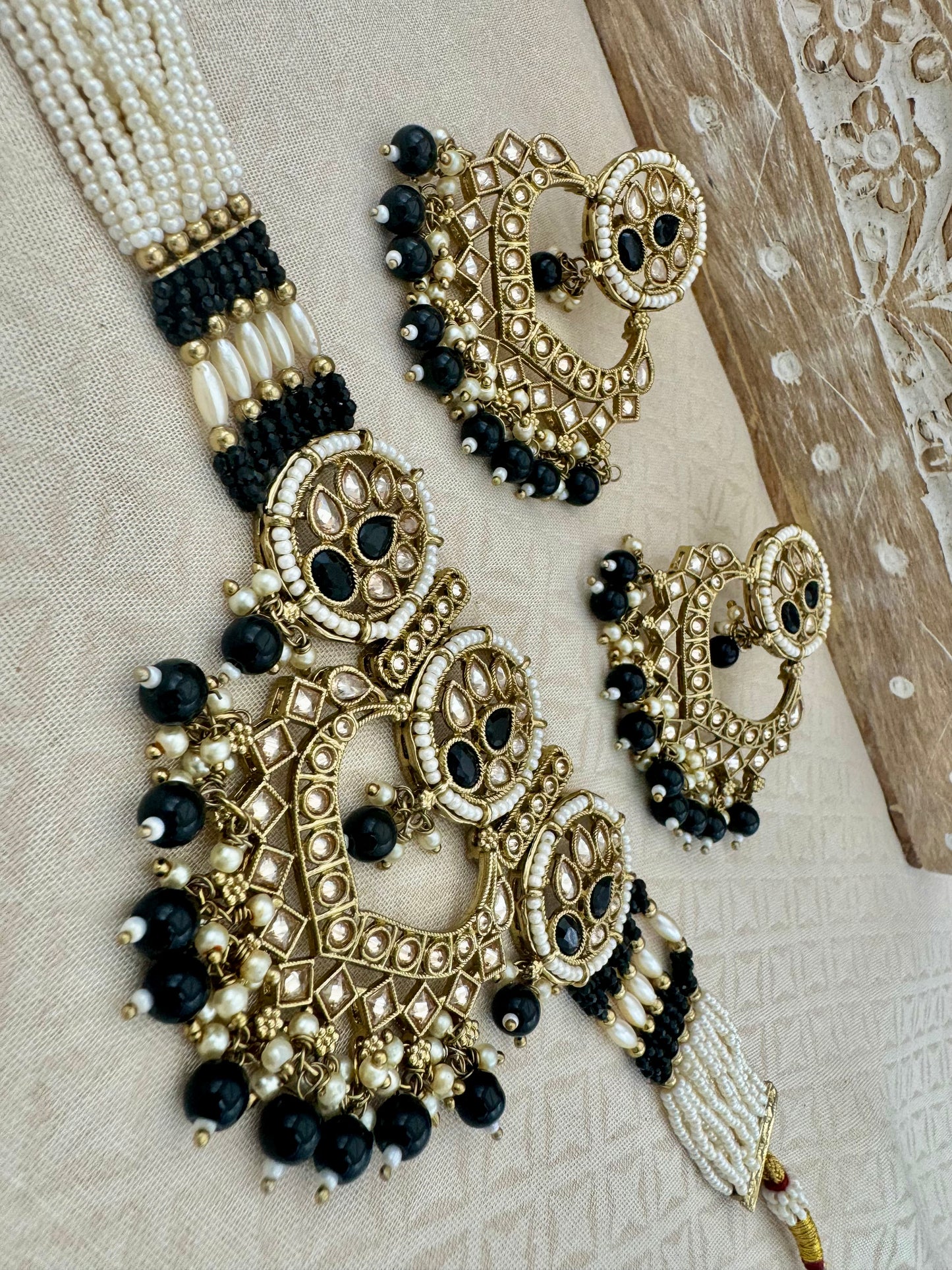 SAMIRA ANTIQUE GOLD CHOKER SET