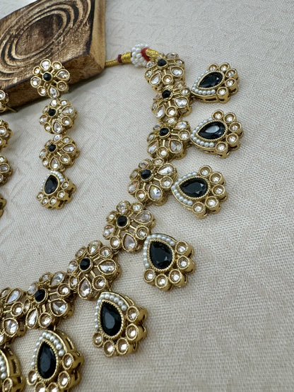 RIMAYA BLACK NECKLACE SET