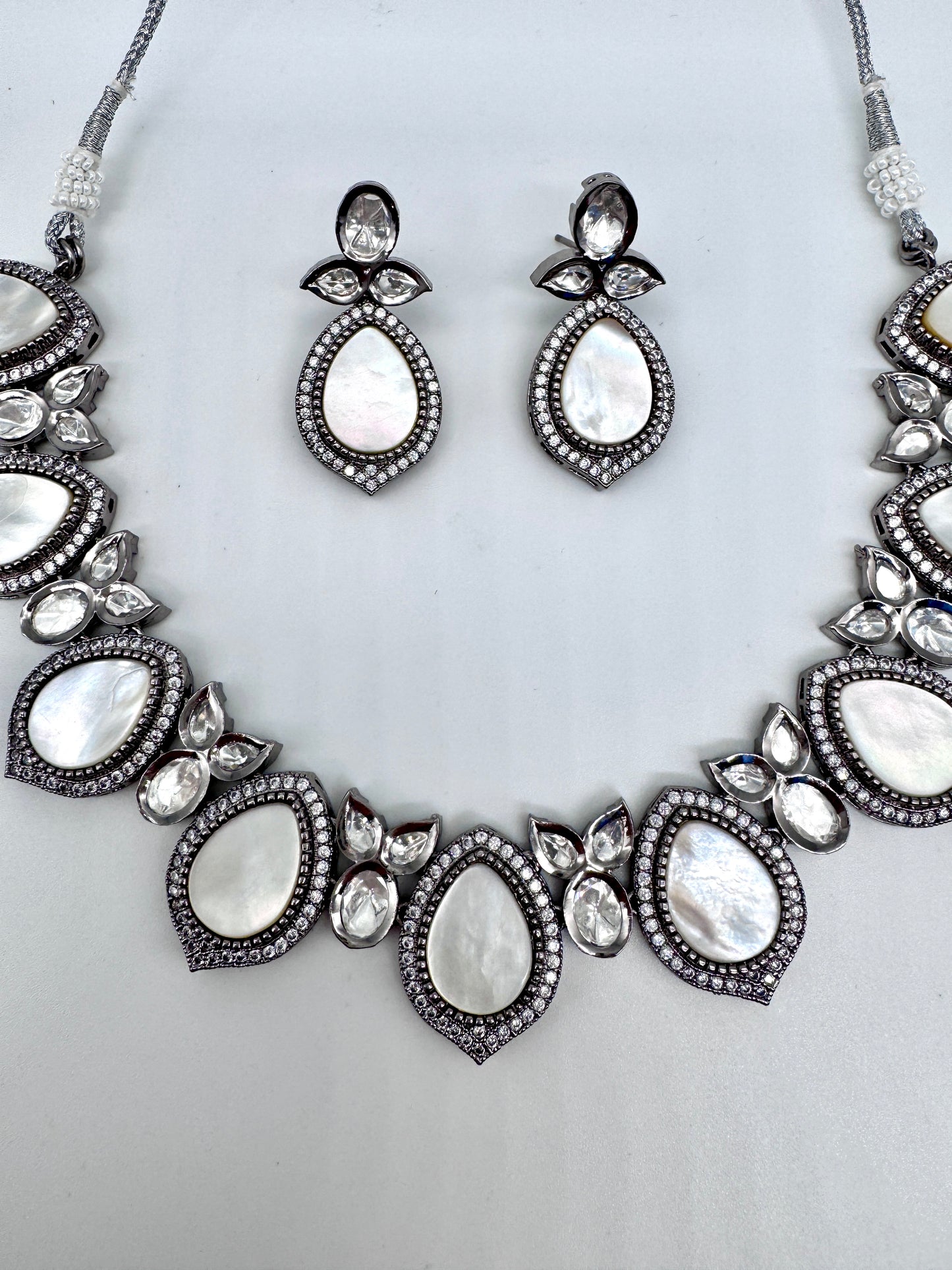 Prisha Mother of Pearl Necklace Set