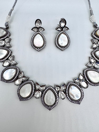 Prisha Mother of Pearl Necklace Set
