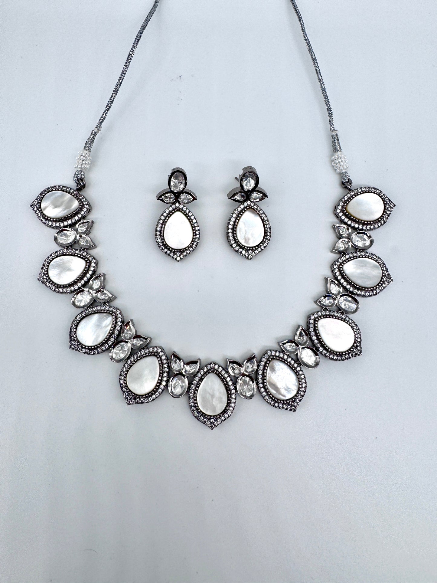 Prisha Mother of Pearl Necklace Set