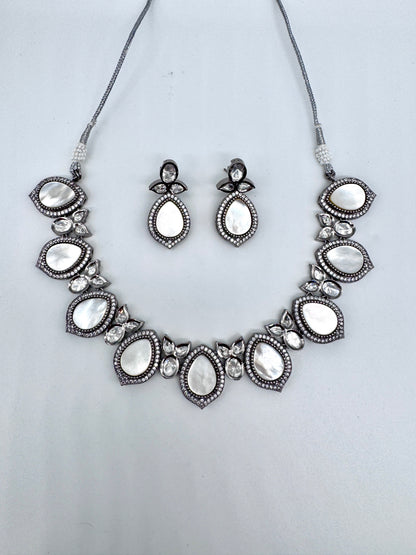 Prisha Mother of Pearl Necklace Set