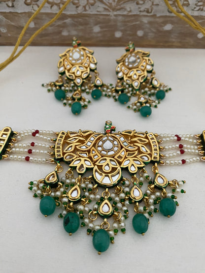 AKRITI KUNDAN CHOKER SET