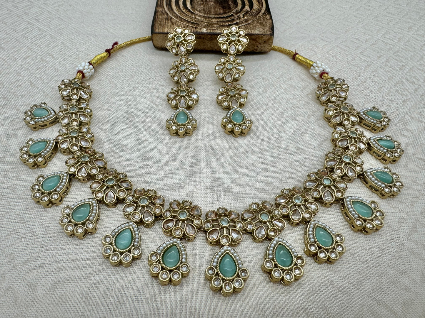 RIMAYA PASTEL GREEN NECKLACE SET