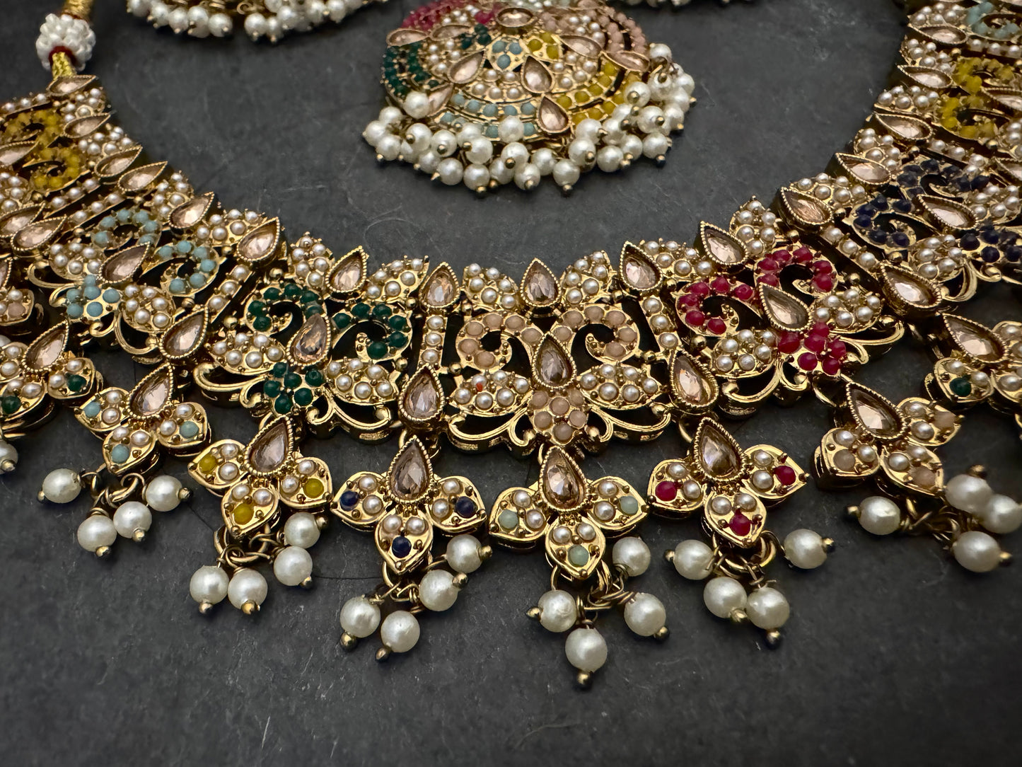 SUKRITI NAVRATAN NECKLACE SET