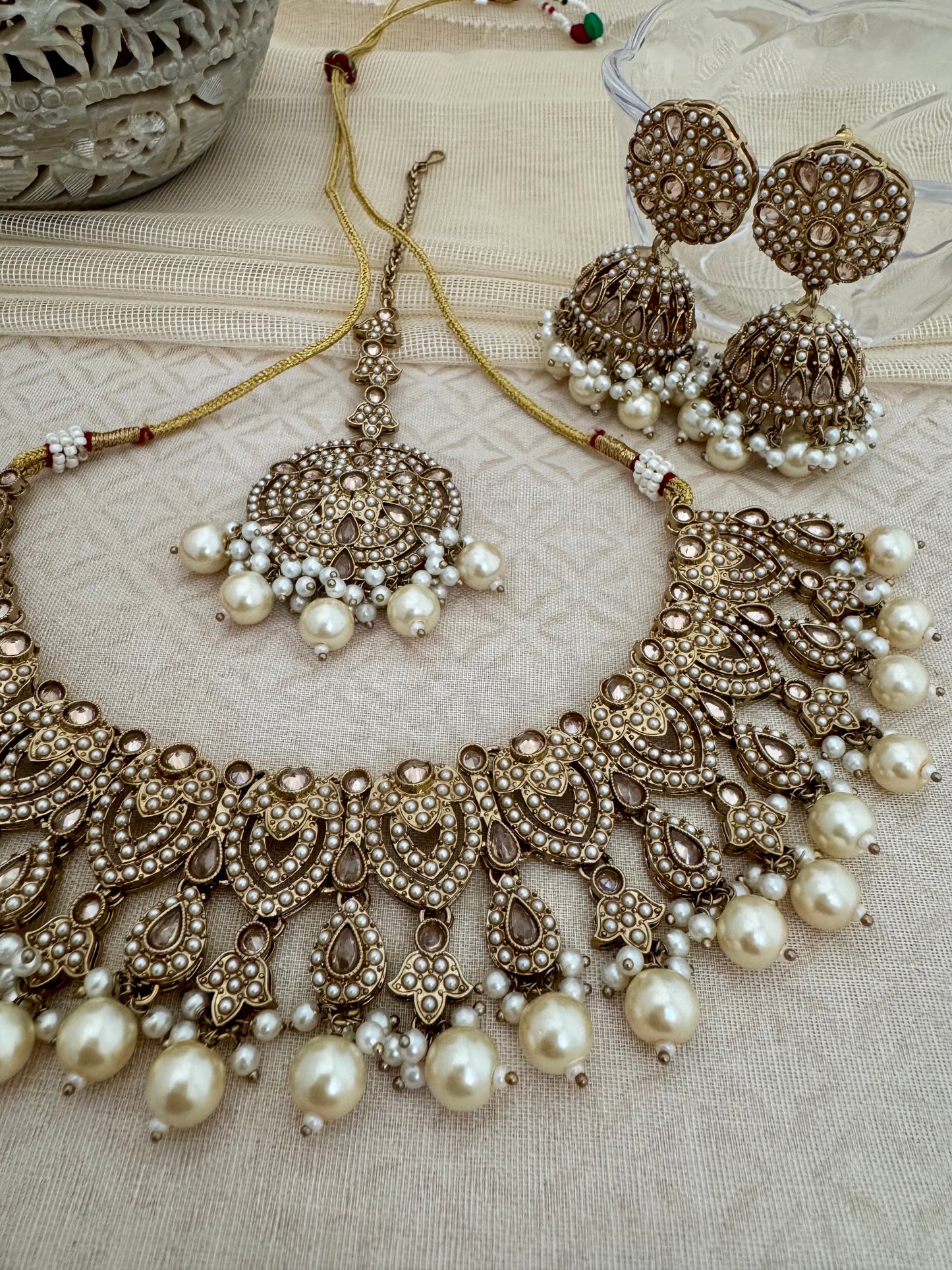 ANVI PEARL NECKLACE SET