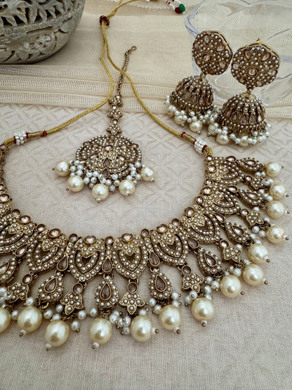 ANVI PEARL NECKLACE SET
