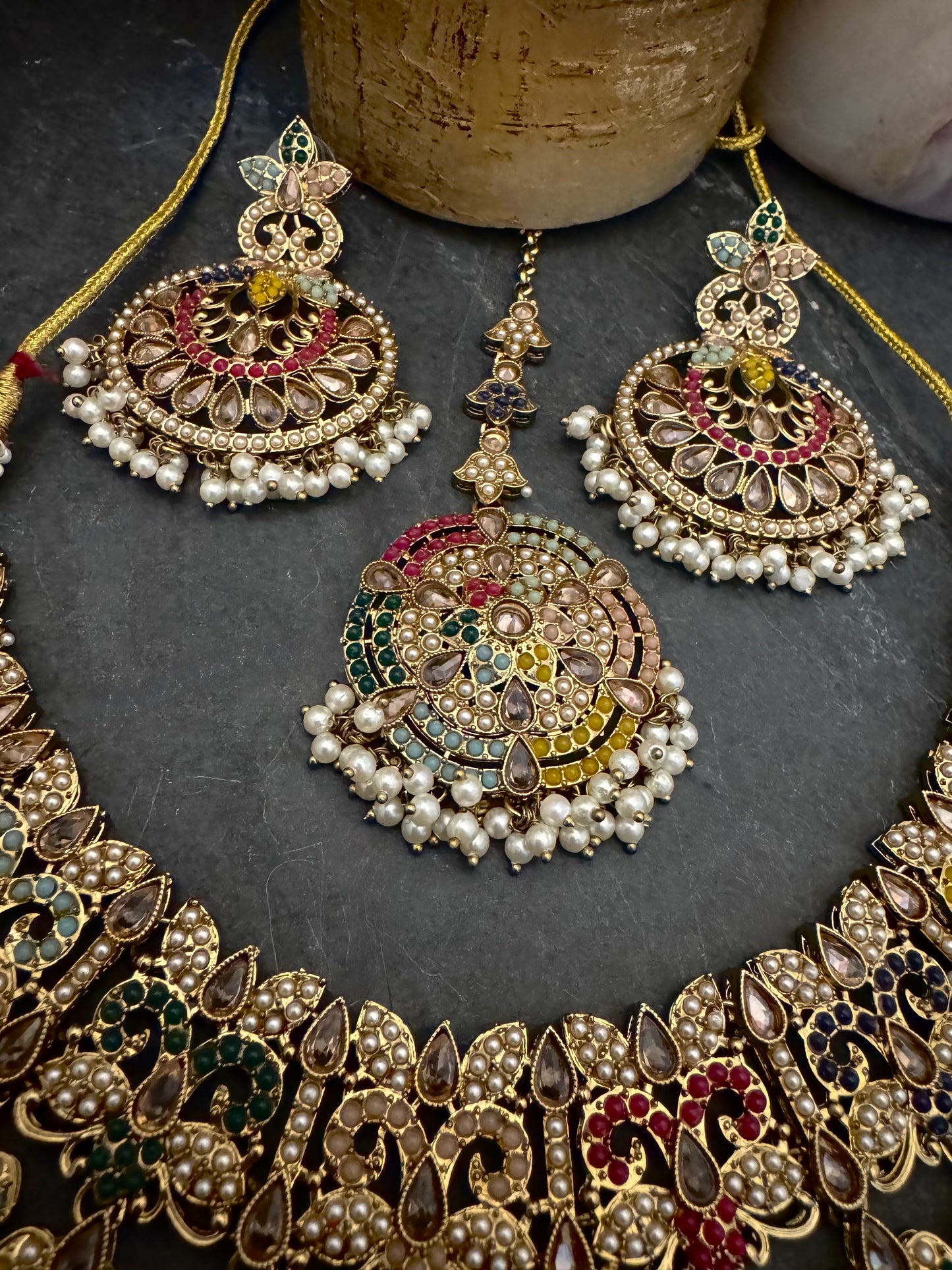 SUKRITI NAVRATAN NECKLACE SET