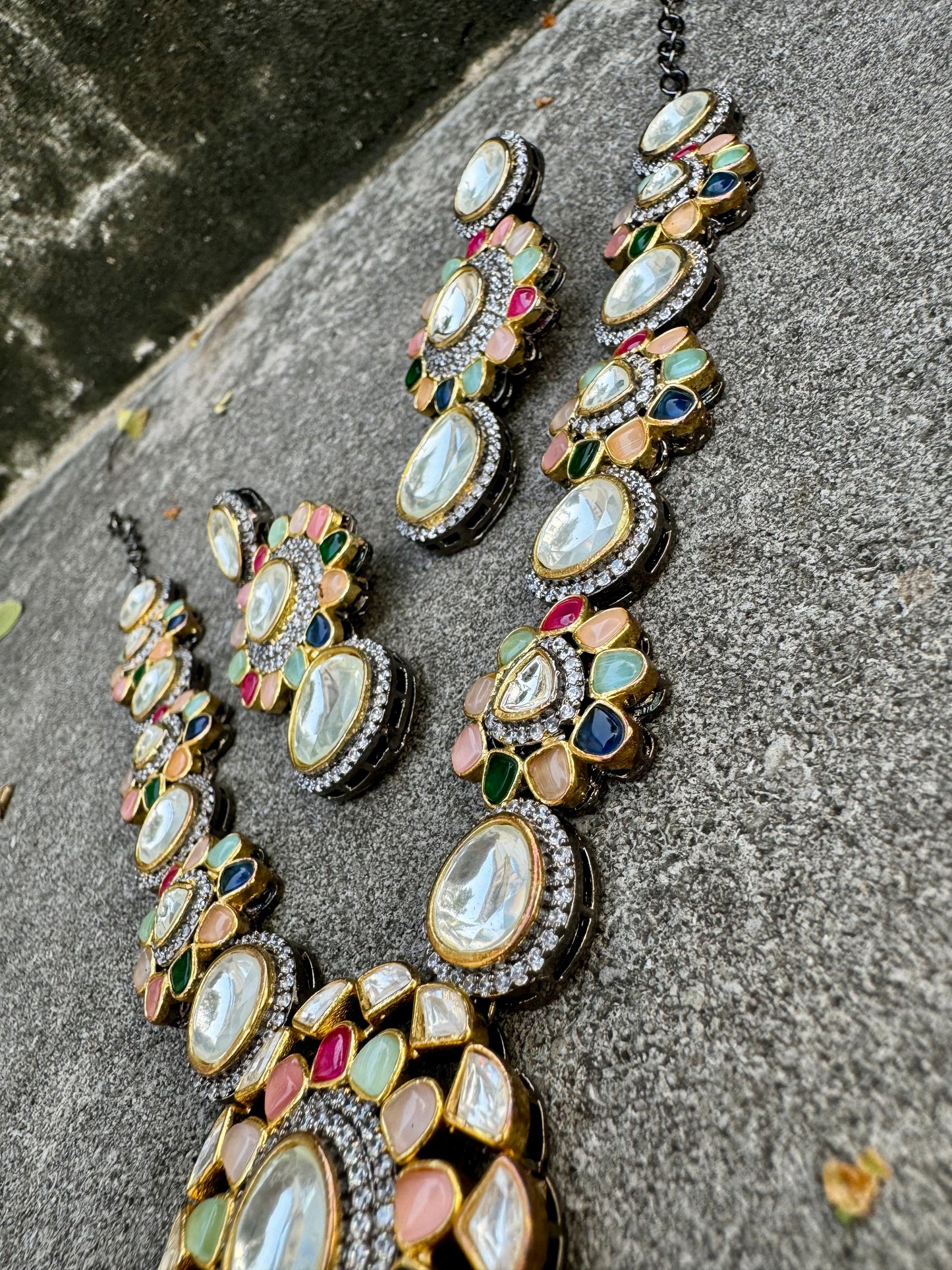 RESHMA POLKI NAVRATAN VICTORIAN NECKLACE SET