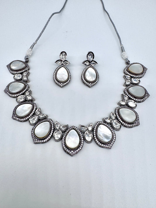Prisha Mother of Pearl Necklace Set
