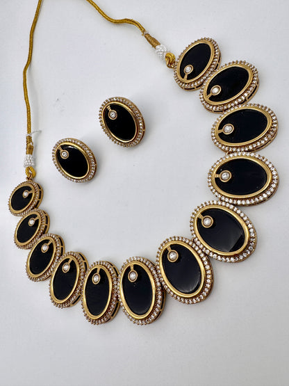 Esha Black Oval Necklace Set