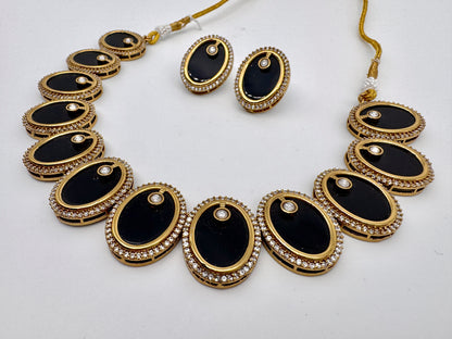 Esha Black Oval Necklace Set