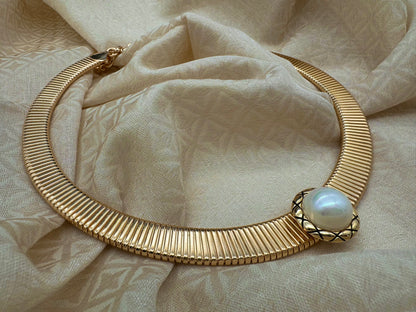 Allaya Magnetic Gold Hasli Necklace with Pearl Magnetic button