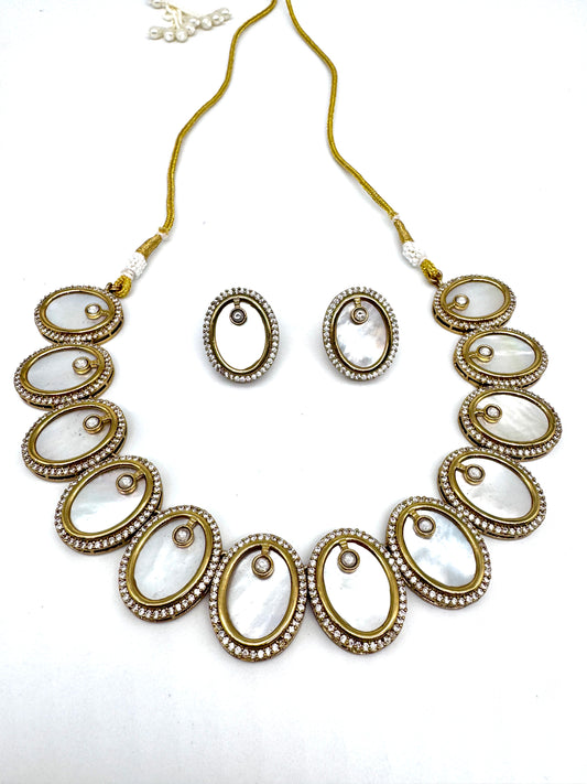 Esha Mother of Pearl Necklace Set