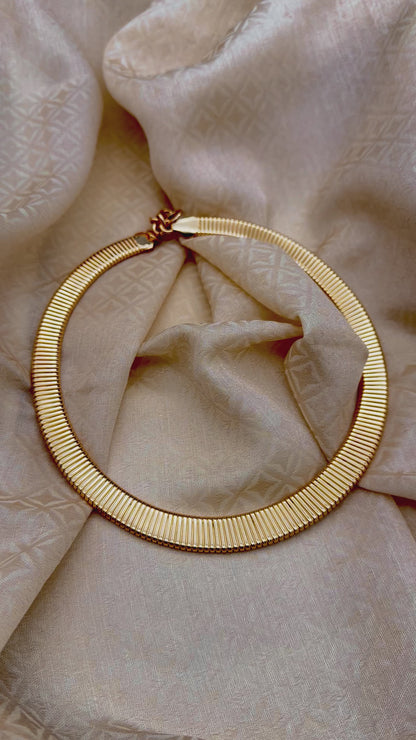 Allaya Magnetic Gold Hasli Necklace with Pearl Magnetic button