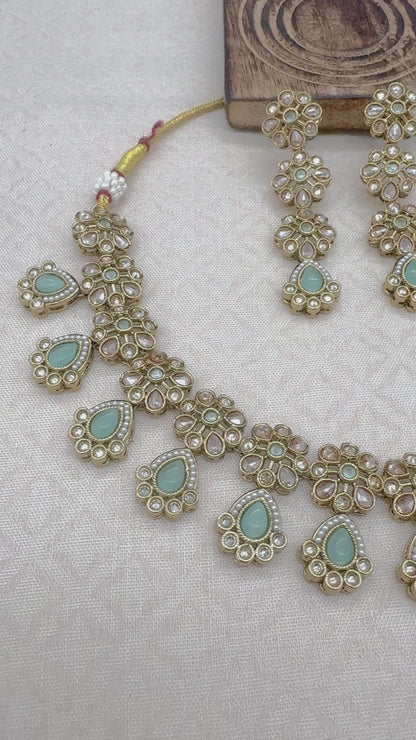 RIMAYA PASTEL GREEN NECKLACE SET