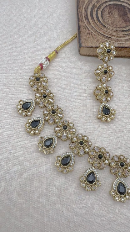 RIMAYA BLACK NECKLACE SET