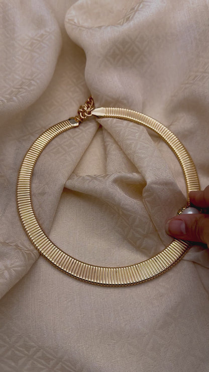 Allaya Magnetic Gold Hasli Necklace with Pearl Magnetic button